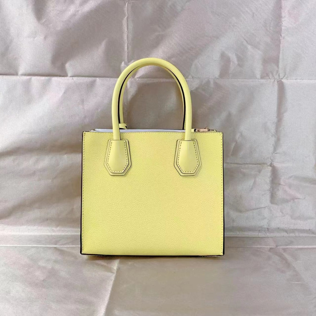 MICHAEL KORS 35S1GM9M2L MERCER MEDIUM PEBBLED LEATHER CROSSBODY BAG IN SUNSHINE MICHAEL KORS 35S1GM9M2L MERCER MEDIUM PEBBLED LEATHER CROSSBODY BAG IN SUNSHINE